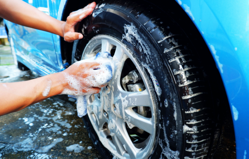 Clean car tires